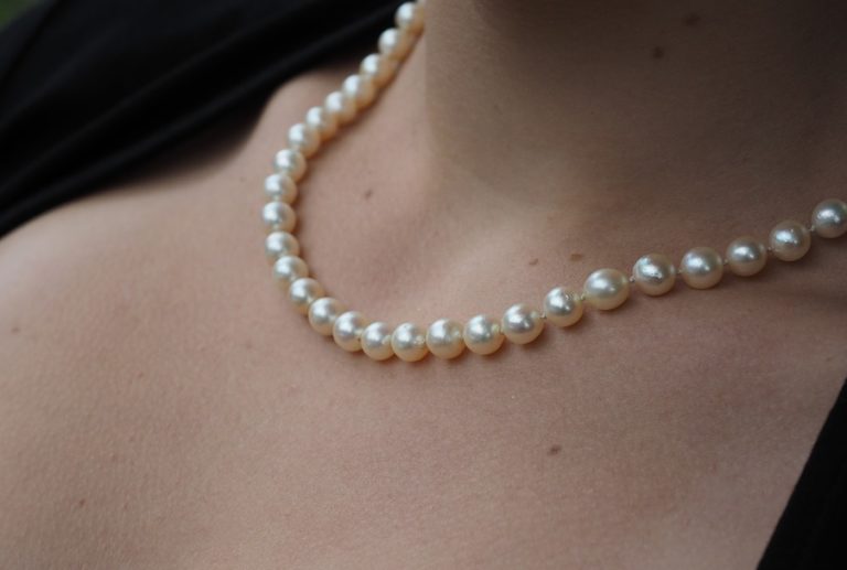 偽物フェイクパールの見分け方:本物の証拠をその身に残す本真珠